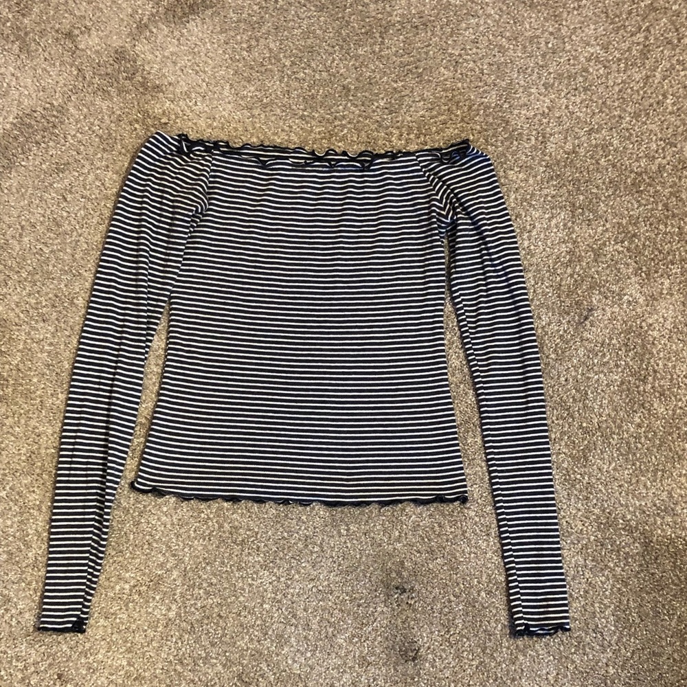 Off the shoulder long sleeve